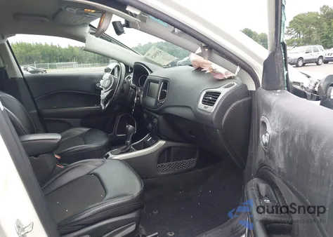 2021 Jeep Compass Latitude Fwd z USA, uszkodzony, nr VIN 3C4NJCBB6MT501857